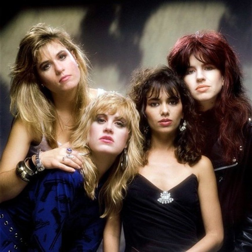 Bangles - Walk Like an Egyptian: O Hit Excêntrico que Definiu o Pop dos Anos 80